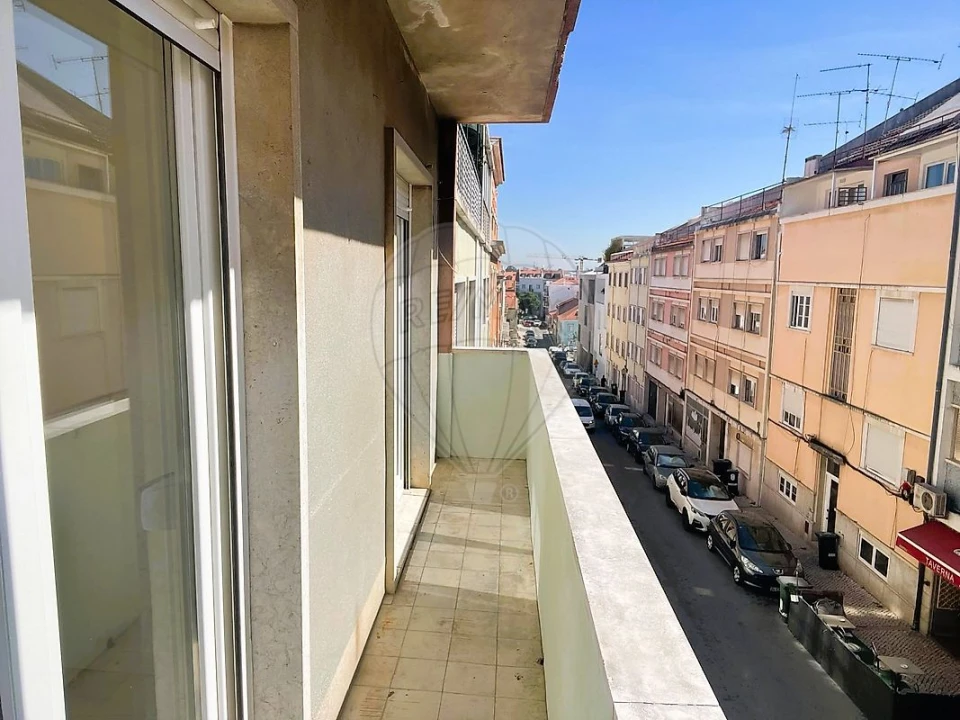 Apartamento T2 para Arrendamento em Ajuda Foto 1