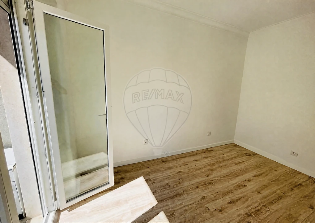 Apartamento T2 para Arrendamento em Ajuda Foto 14