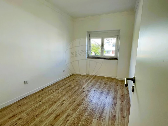 Apartamento T2 para Arrendamento em Ajuda Foto 11