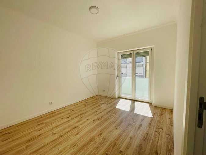 Apartamento T2 para Arrendamento em Ajuda Foto 15