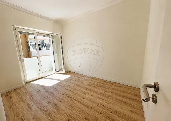 Apartamento T2 para Arrendamento em Ajuda Foto 13