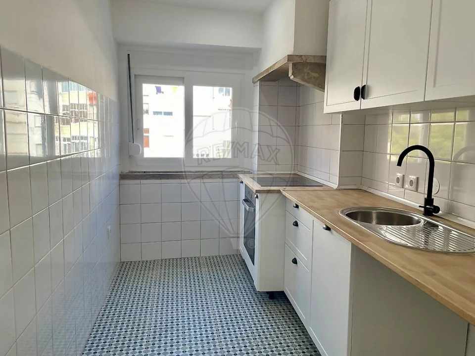 Apartamento T2 para Arrendamento em Ajuda Foto 6
