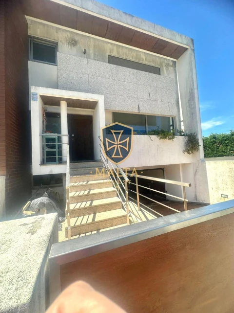 Moradia T3 para Venda em Oliveira do Douro