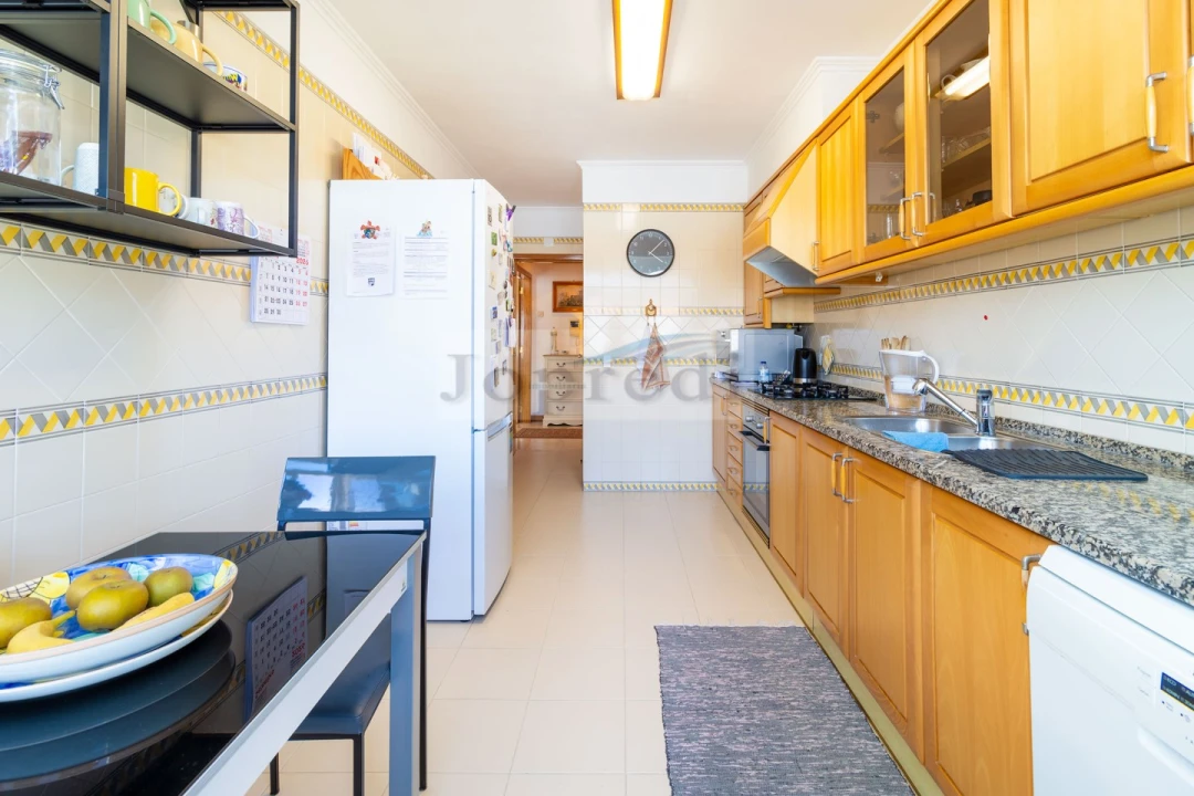 Apartamento T3 para Venda em Carcavelos e Parede Foto 11