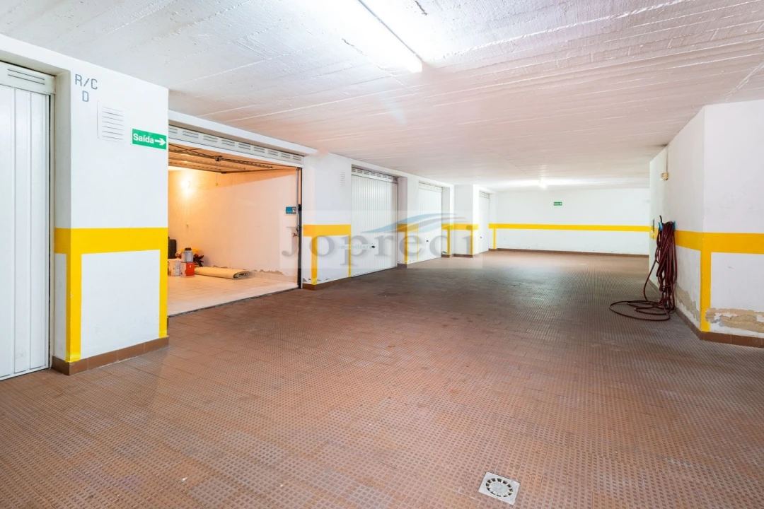 Apartamento T3 para Venda em Carcavelos e Parede Foto 28