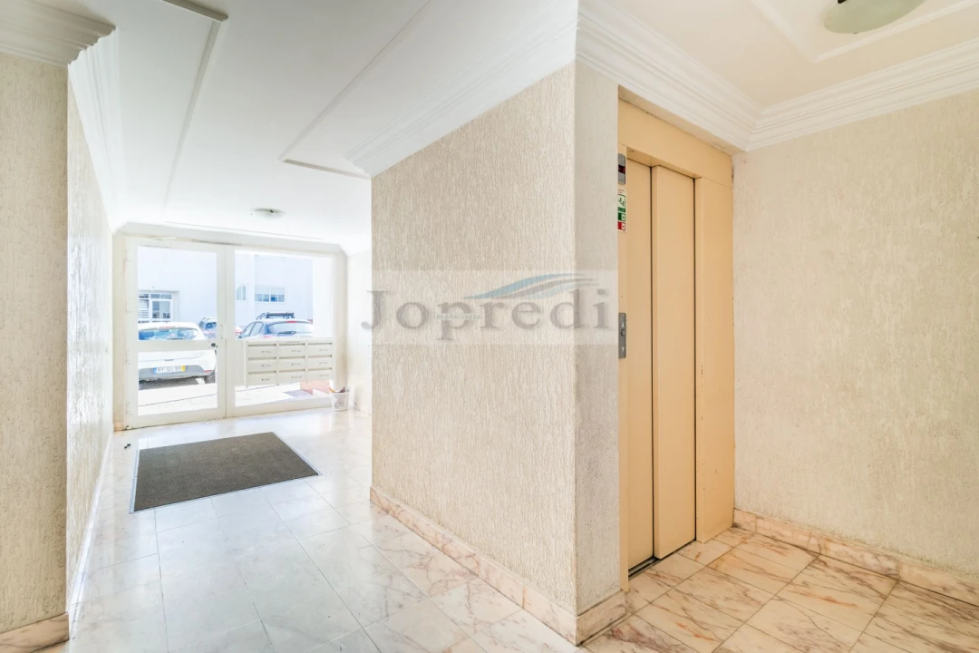 Apartamento T3 para Venda em Carcavelos e Parede Foto 30