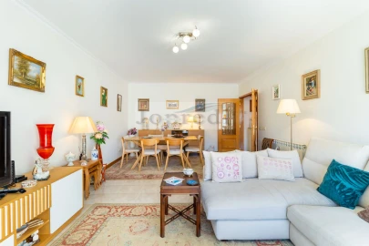 Apartamento T3 para Venda em Carcavelos e Parede