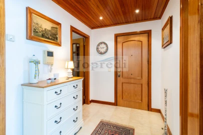 Apartamento T3 para Venda em Carcavelos e Parede