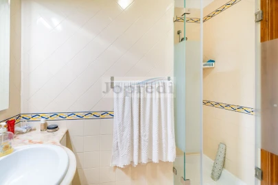 Apartamento T3 para Venda em Carcavelos e Parede