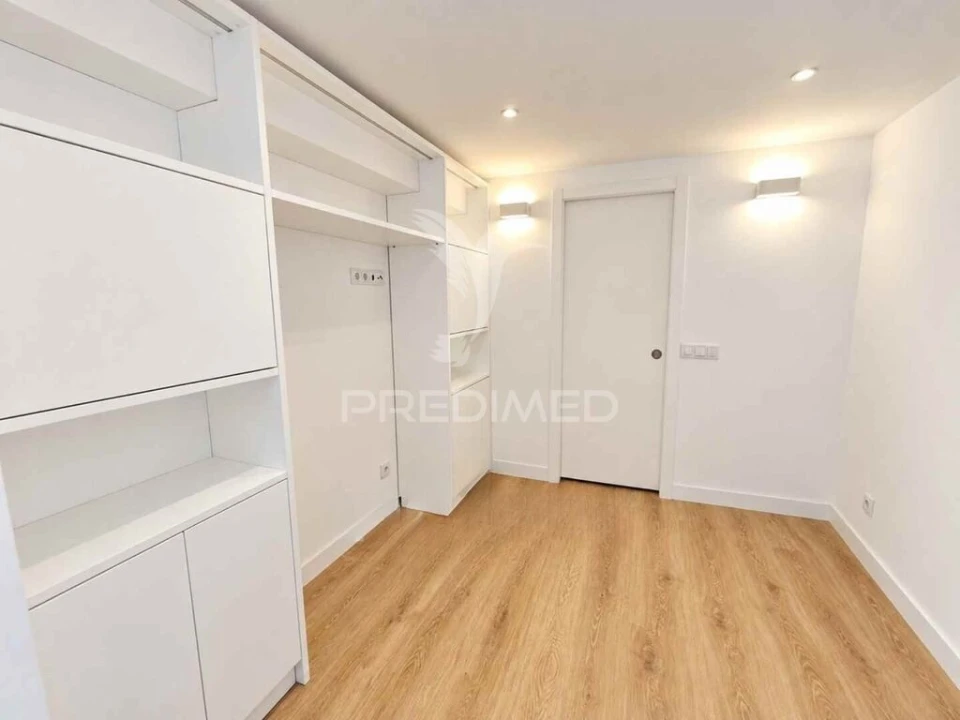 Apartamento T1 para Venda em Campolide Foto 8