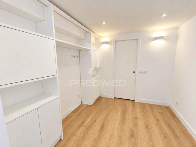 Apartamento T1 para Venda em Campolide Foto 8