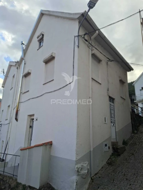 Moradia T4 para Venda em Manteigas (Santa Maria)
