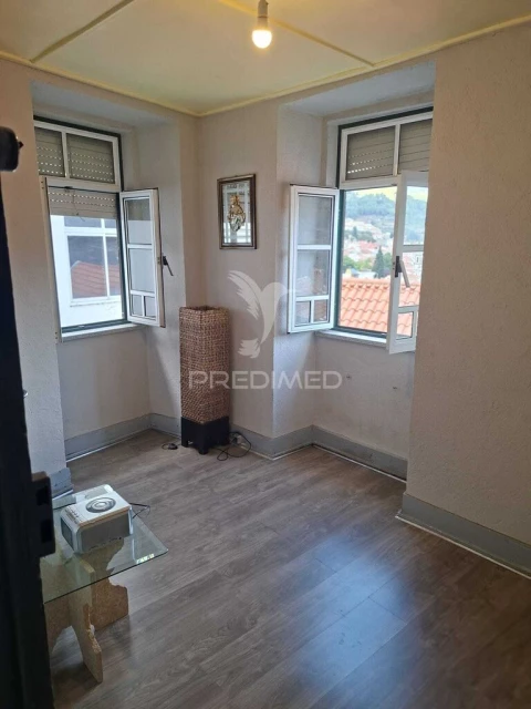 Moradia T4 para Venda em Manteigas (Santa Maria)