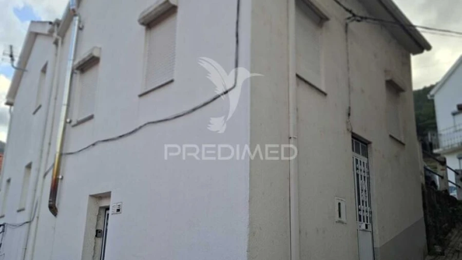 Moradia T4 para Venda em Manteigas (Santa Maria)