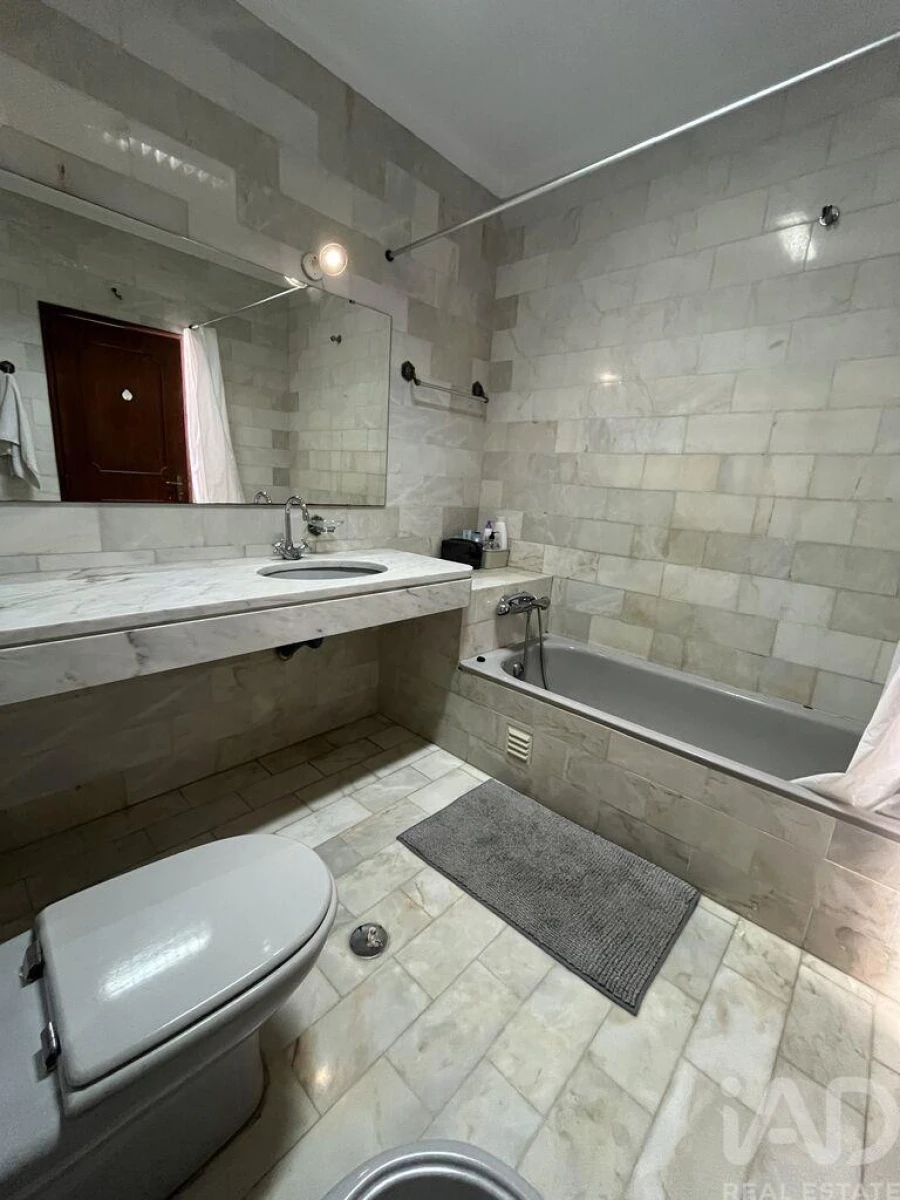 Apartamento T1 para Venda em Quarteira Foto 11
