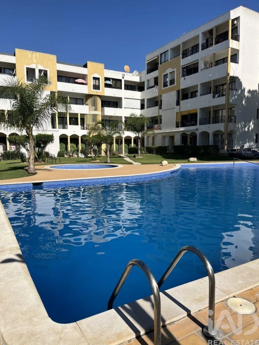 Apartamento T1 para Venda em Quarteira Foto 2