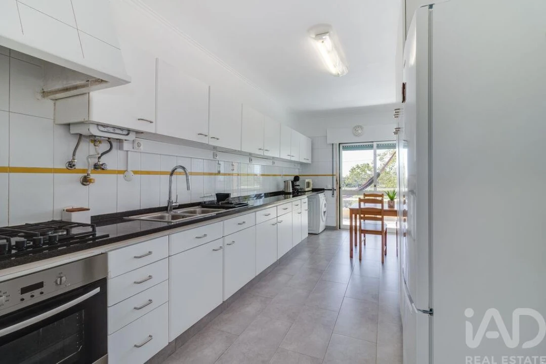 Apartamento T2 para Venda em Carcavelos e Parede Foto 15