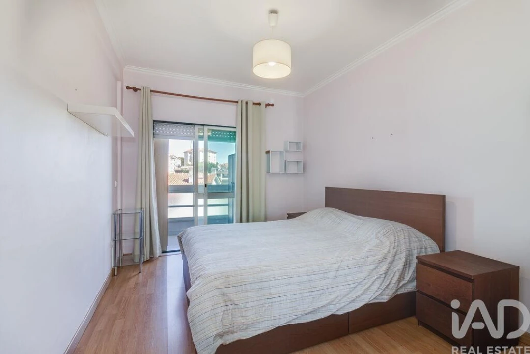 Apartamento T2 para Venda em Carcavelos e Parede Foto 21