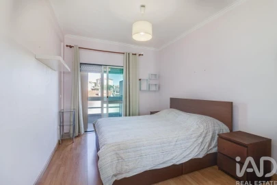 Apartamento T2 para Venda em Carcavelos e Parede
