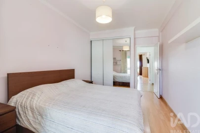 Apartamento T2 para Venda em Carcavelos e Parede