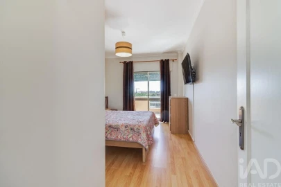 Apartamento T2 para Venda em Carcavelos e Parede