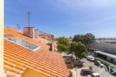 Apartamento T2 para Venda em Carcavelos e Parede