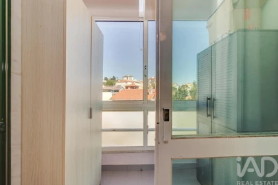 Apartamento T2 para Venda em Carcavelos e Parede