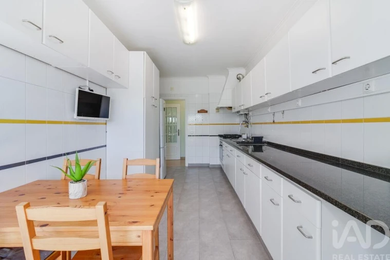 Apartamento T2 para Venda em Carcavelos e Parede Foto 13