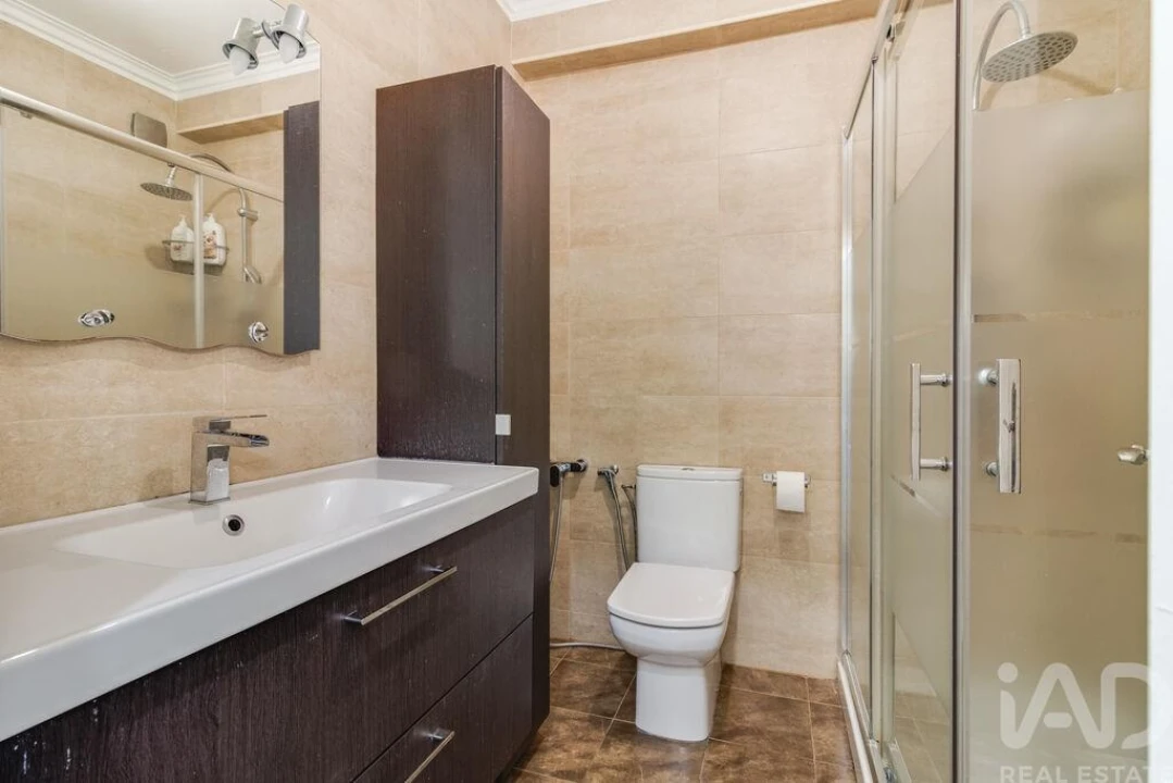 Apartamento T2 para Venda em Carcavelos e Parede Foto 23