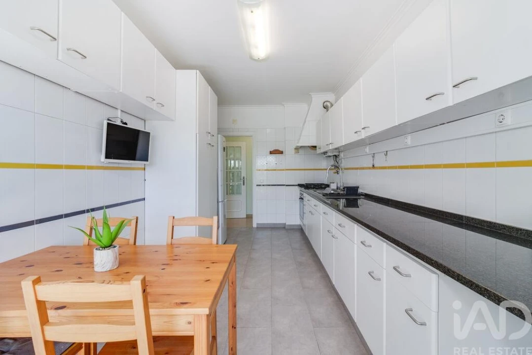 Apartamento T2 para Venda em Carcavelos e Parede Foto 13