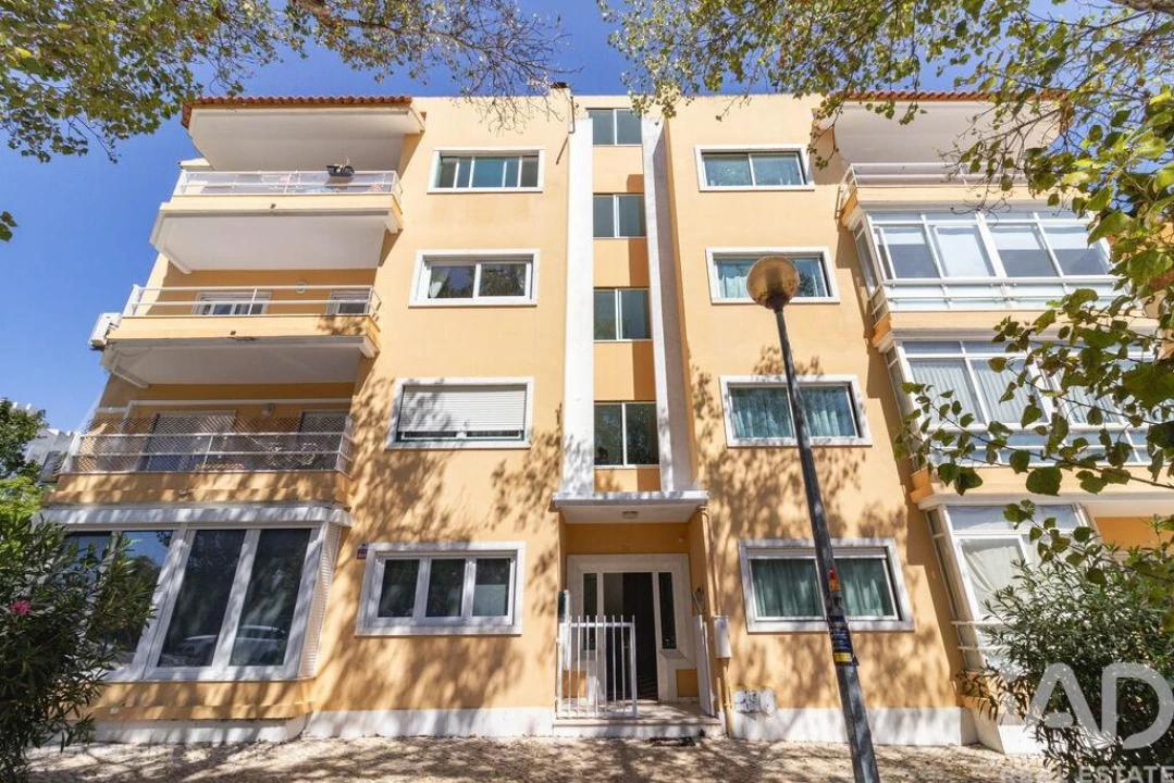 Apartamento T2 para Venda em Carcavelos e Parede Foto 3