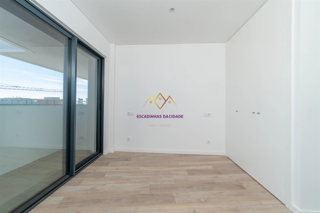 Apartamento T2 para Venda em Carnaxide e Queijas Foto 24