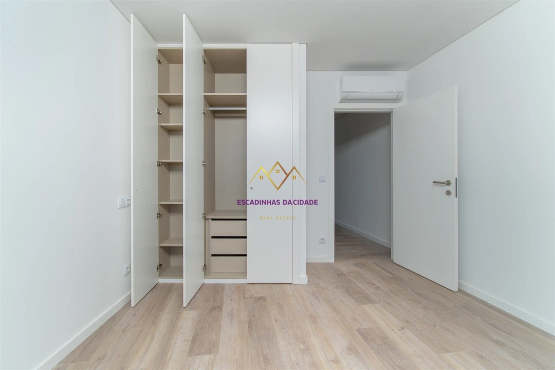Apartamento T2 para Venda em Carnaxide e Queijas Foto 17