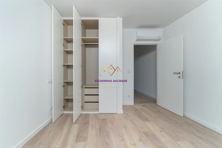 Apartamento T2 para Venda em Carnaxide e Queijas Foto 17