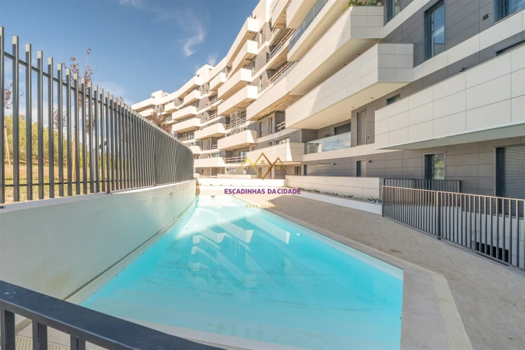 Apartamento T2 para Venda em Carnaxide e Queijas Foto 13
