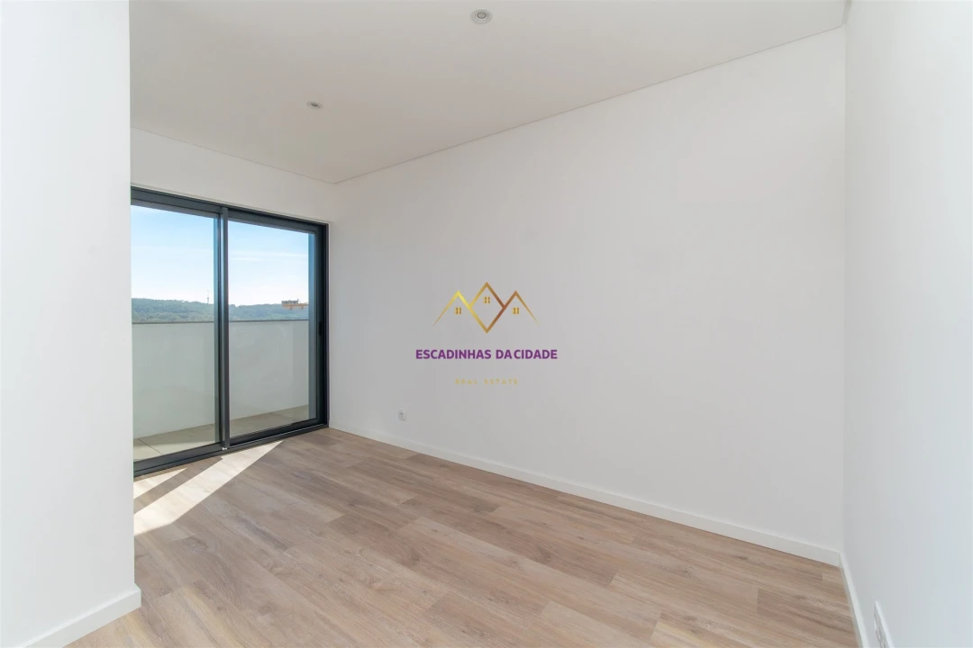 Apartamento T5 para Venda em Carnaxide e Queijas Foto 33