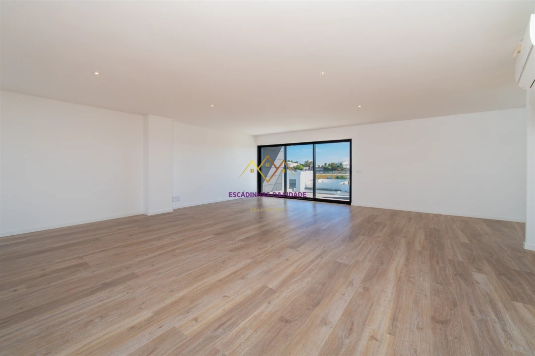Apartamento T5 para Venda em Carnaxide e Queijas Foto 3