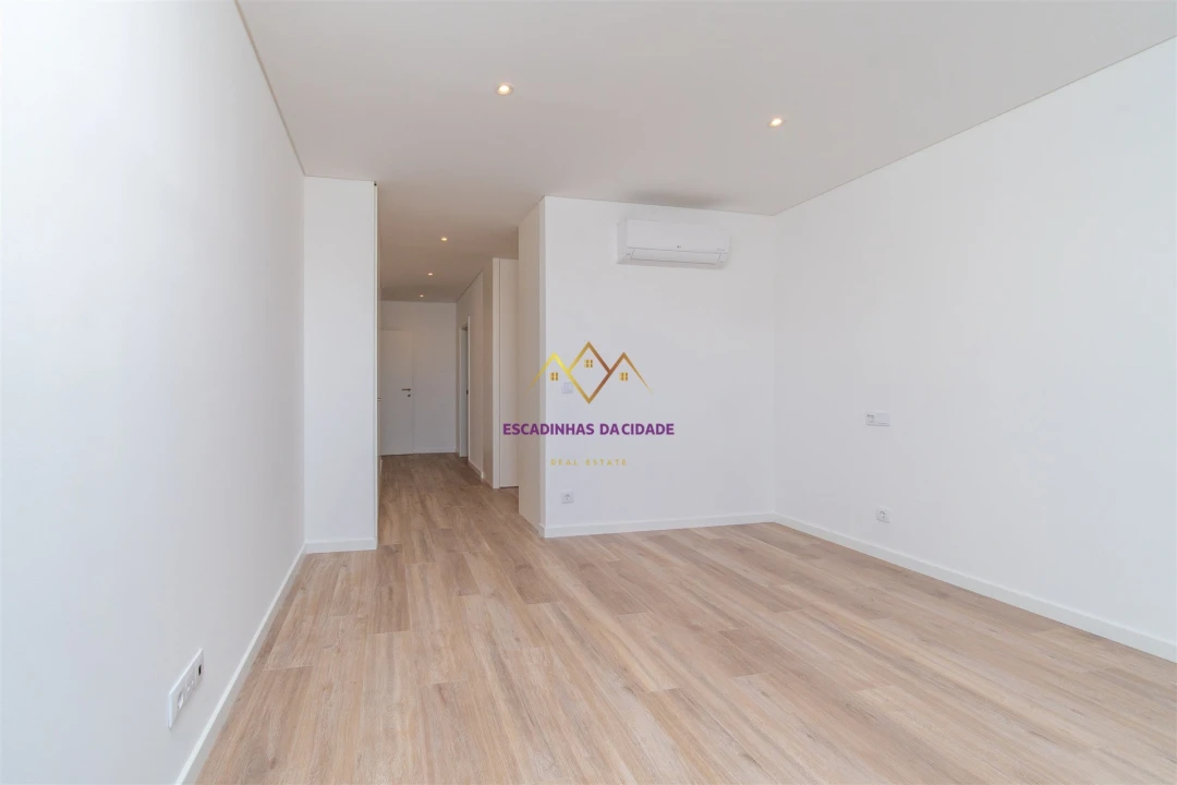 Apartamento T5 para Venda em Carnaxide e Queijas Foto 30
