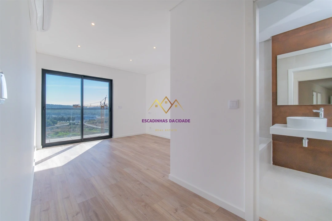 Apartamento T5 para Venda em Carnaxide e Queijas Foto 43