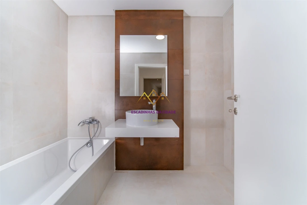 Apartamento T5 para Venda em Carnaxide e Queijas Foto 44