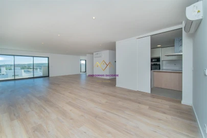 Apartamento T5 para Venda em Carnaxide e Queijas