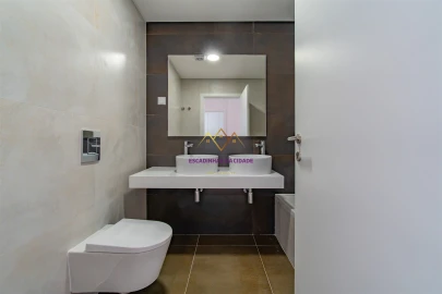 Apartamento T5 para Venda em Carnaxide e Queijas