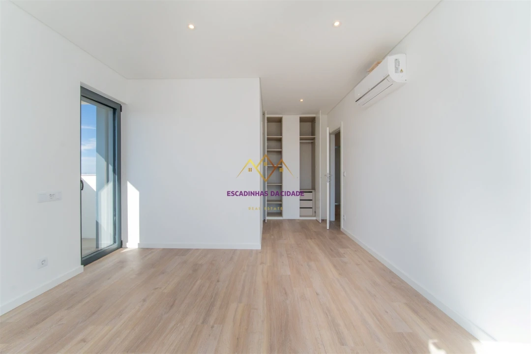 Apartamento T5 para Venda em Carnaxide e Queijas Foto 47