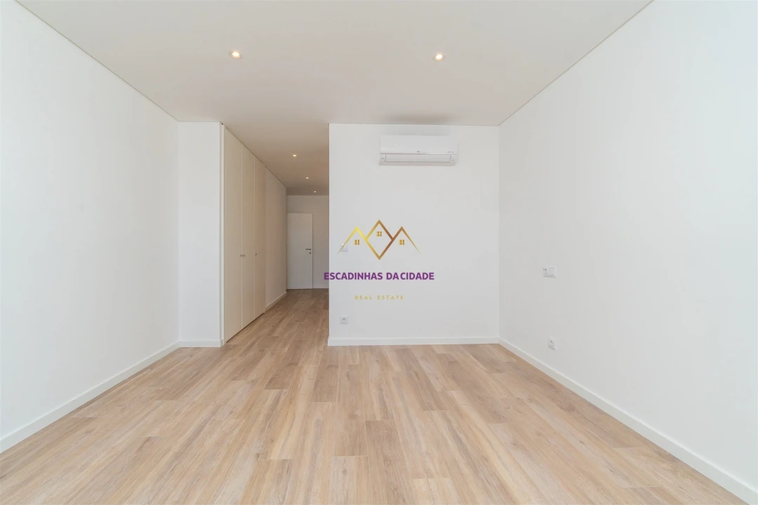 Apartamento T5 para Venda em Carnaxide e Queijas Foto 31