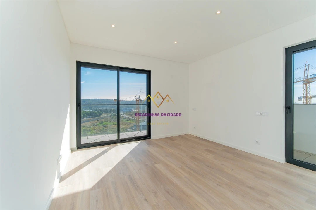 Apartamento T5 para Venda em Carnaxide e Queijas Foto 45
