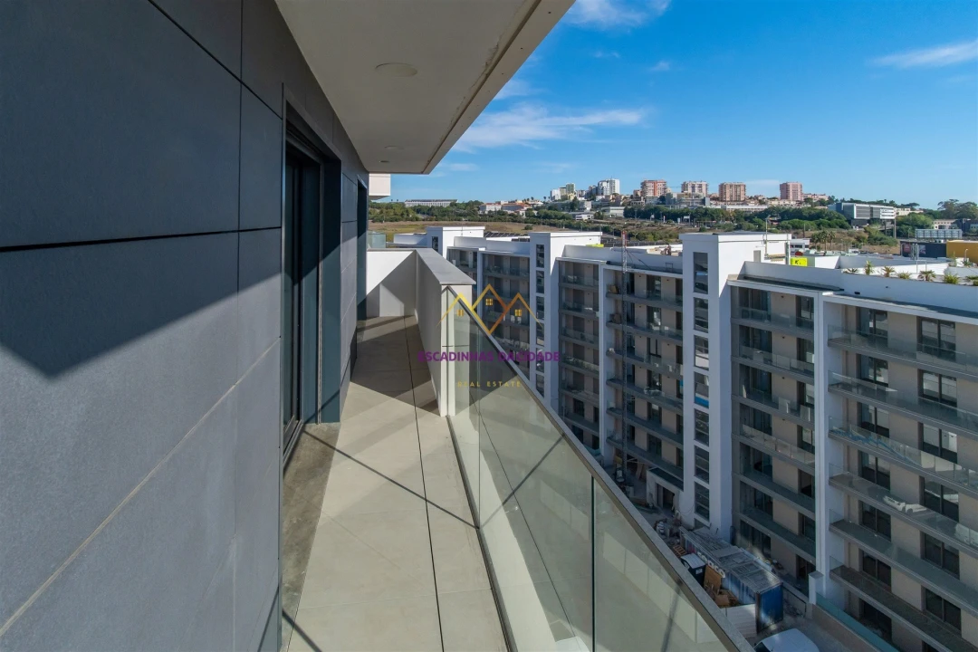 Apartamento T5 para Venda em Carnaxide e Queijas Foto 54