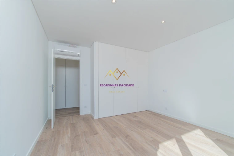 Apartamento T5 para Venda em Carnaxide e Queijas Foto 37
