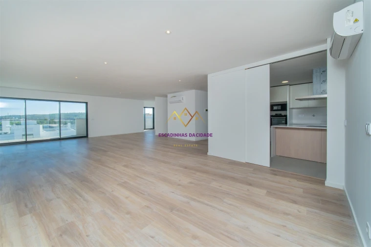 Apartamento T5 para Venda em Carnaxide e Queijas Foto 2
