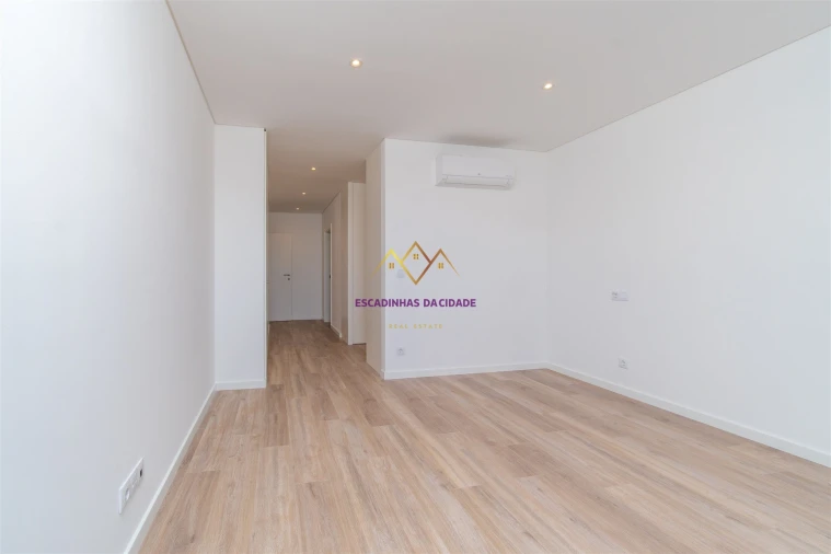 Apartamento T5 para Venda em Carnaxide e Queijas Foto 30