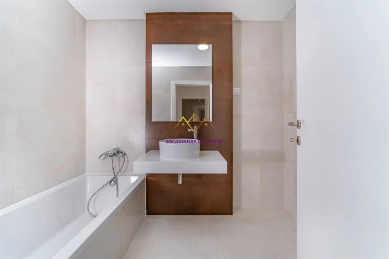 Apartamento T5 para Venda em Carnaxide e Queijas Foto 44